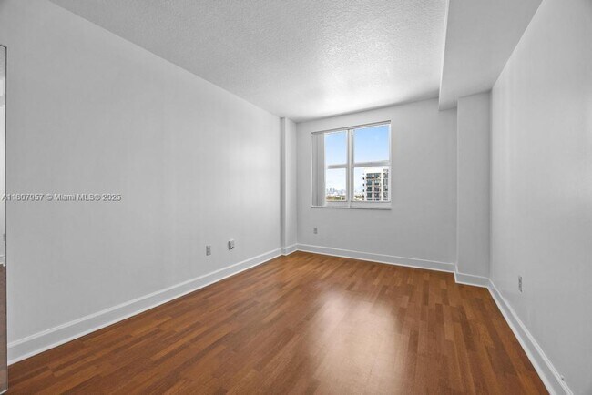 Building Photo - 50 Menores Ave