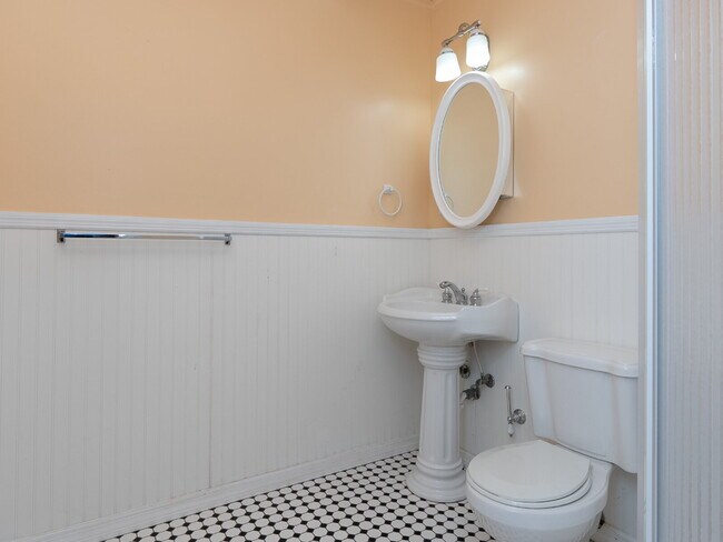 Building Photo - Spacious 5-Bed, 4-Bath Sarasota Home with ...