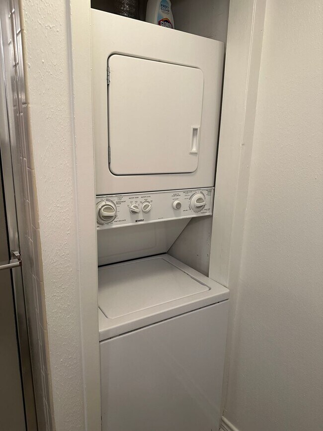 Building Photo - Bryan - 1 bedroom / 1 bath, really close t...
