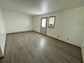 Building Photo - Two bedroom one bathroom townhome available!!