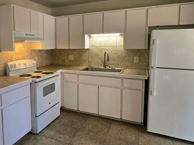 Building Photo - 204 Tyres Alley