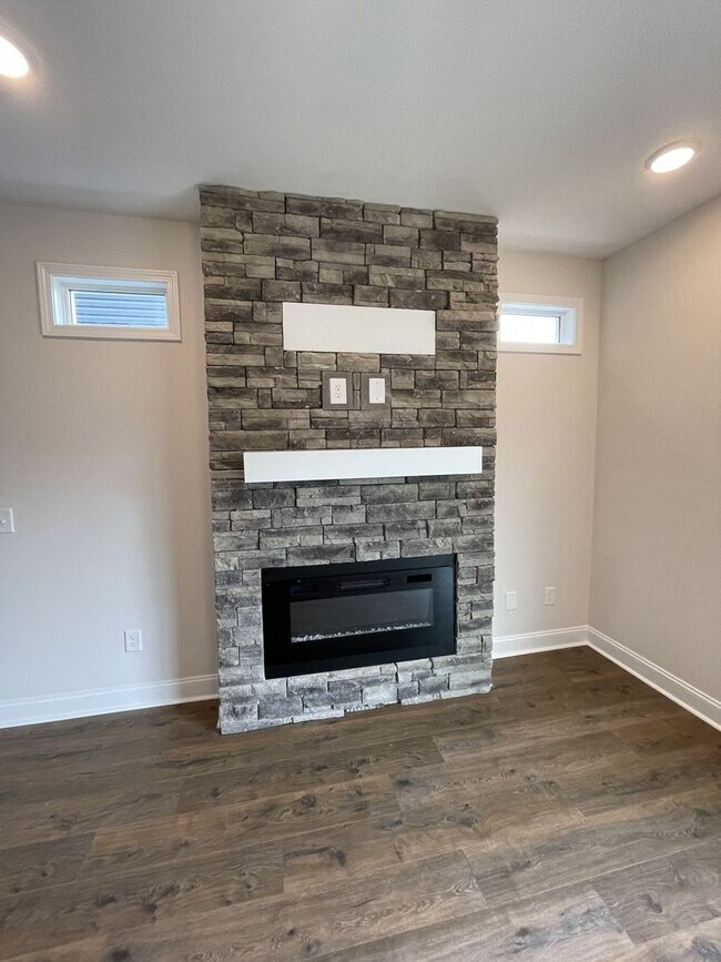 Building Photo - Gorgeous Single Family Home
