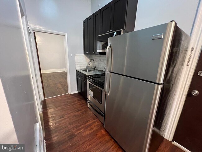 Building Photo - 521 S 41st St