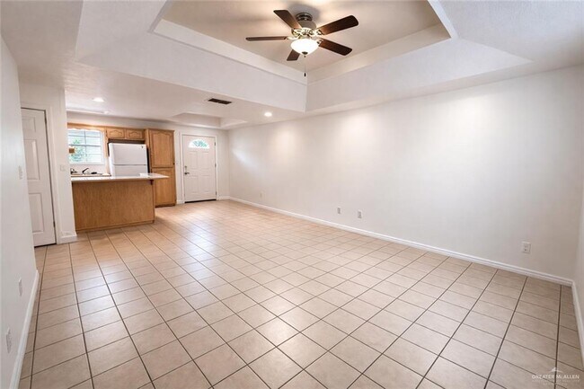 Building Photo - 607 Gastel Cir