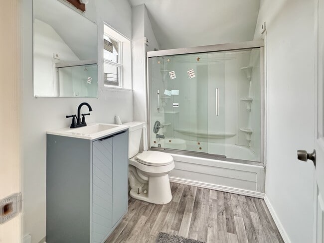 Building Photo - 1068 Godfrey Ave SW