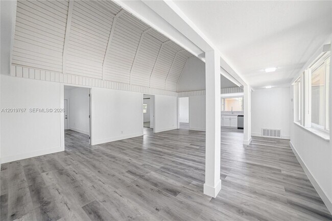 Building Photo - 5201 Yellow Pine Ln