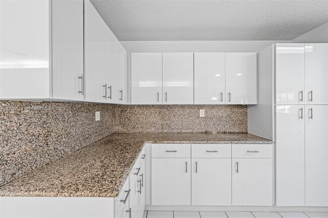 Building Photo - 7003 Crown Gate Ct