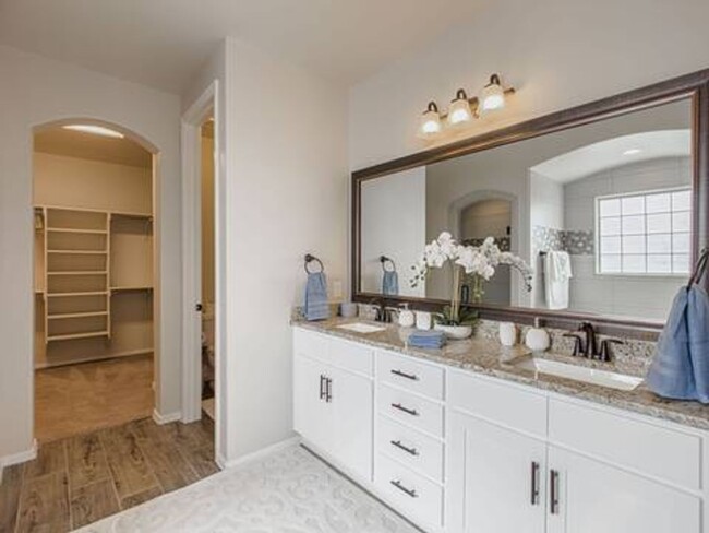 Building Photo - Beautiful East side House 3 Bed