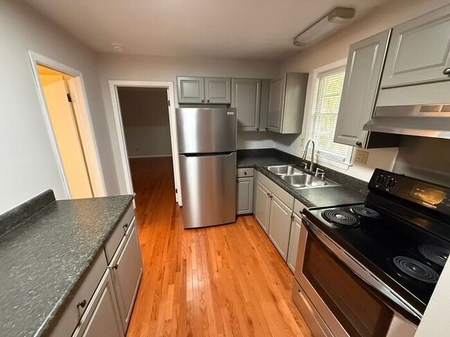 Building Photo - Duke View Apartments