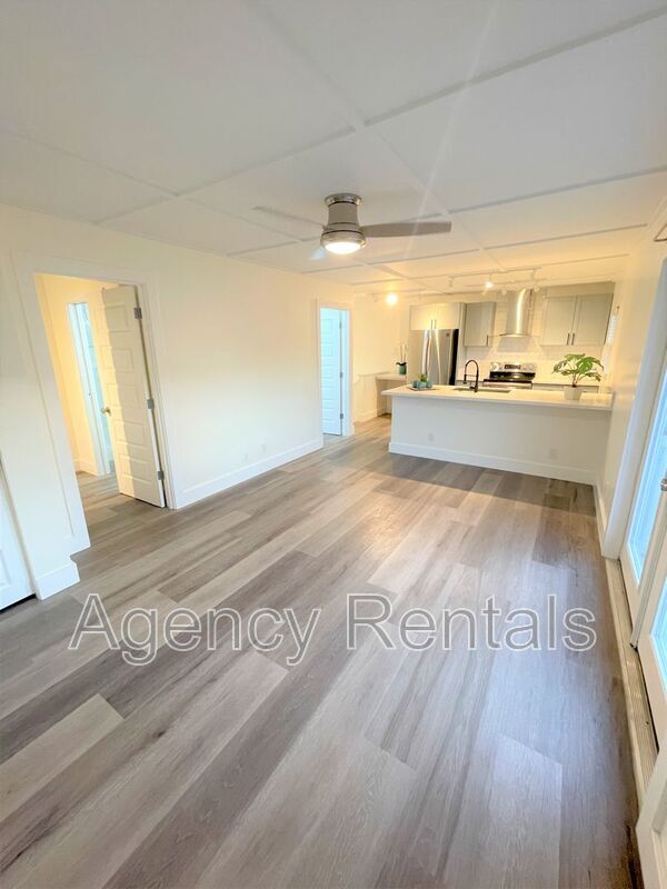 Building Photo - 3036 Monsarrat Ave