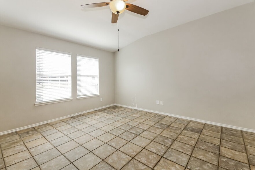 Building Photo - 2027 Northridge Dr