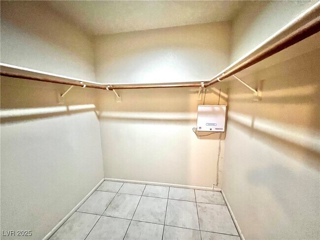 Building Photo - 8420 Airmont Ct