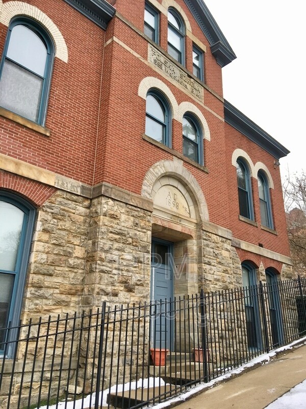 Building Photo - 171 S 15th St