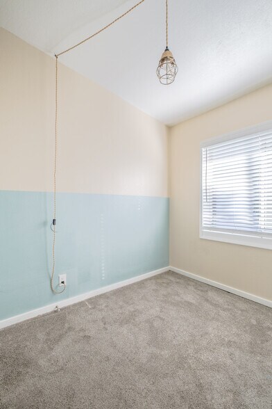 Building Photo - 5521 27th Ave