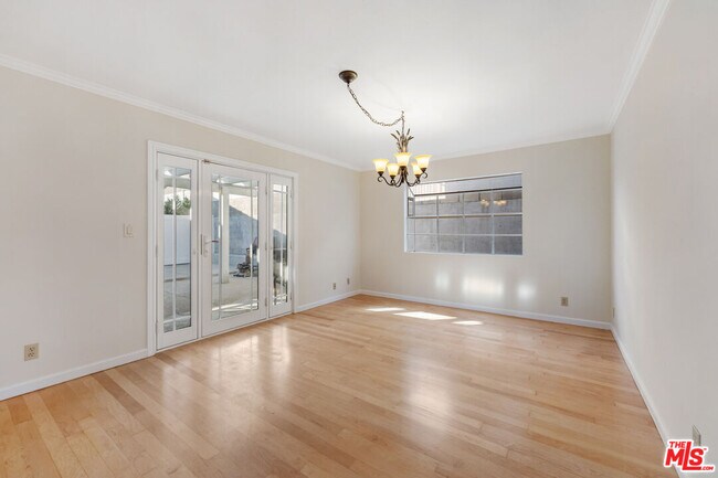 Building Photo - 807 E Orange Grove Ave