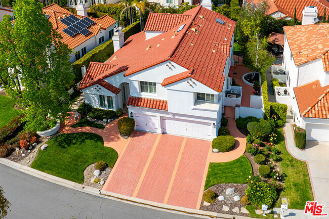 Building Photo - 5683 Hazelcrest Cir
