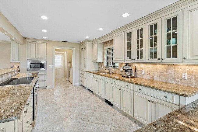Building Photo - 10587 Limeberry Dr