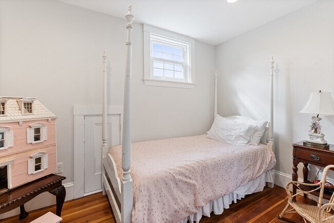 Building Photo - 205 Sohier St