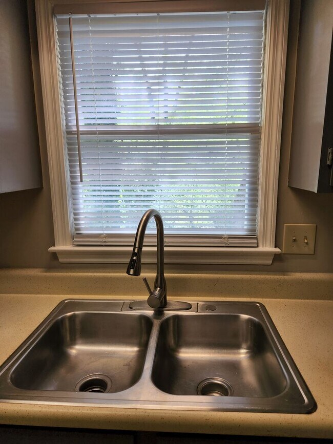 Building Photo - The Best of North Metro Living without the Hustle Bustle