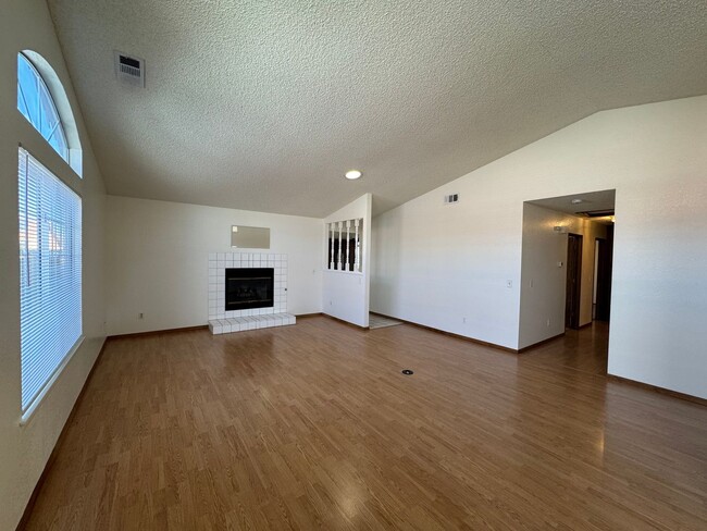 Building Photo - Spring Valley Lake Community Home