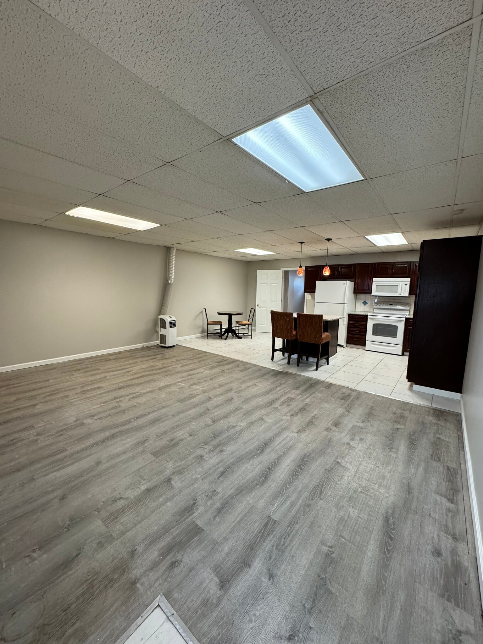 Building Photo - 464 3rd St