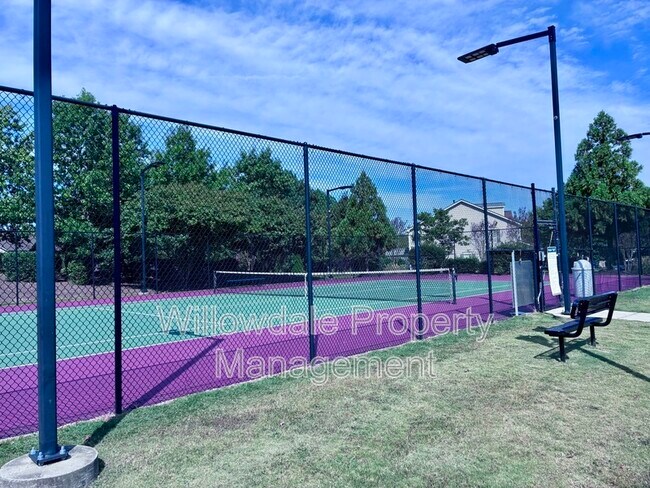 Building Photo - 624 Piper Stream Cir