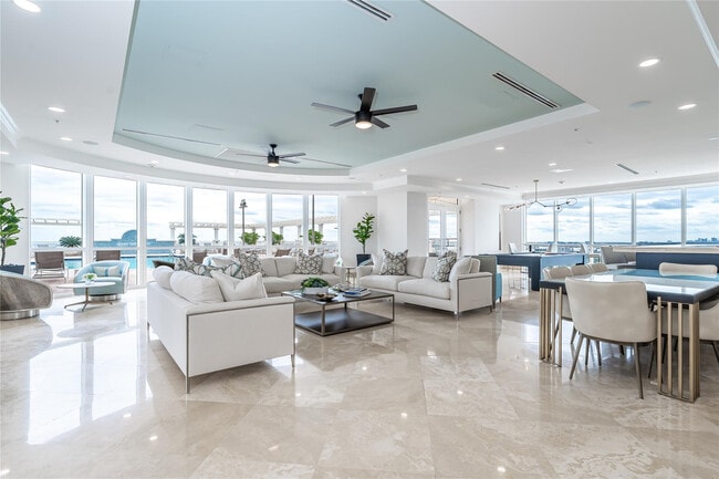 Building Photo - 511 SE 5 Ave