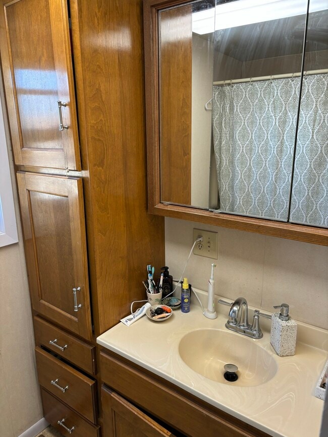 Building Photo - 1115 13th Ave SE