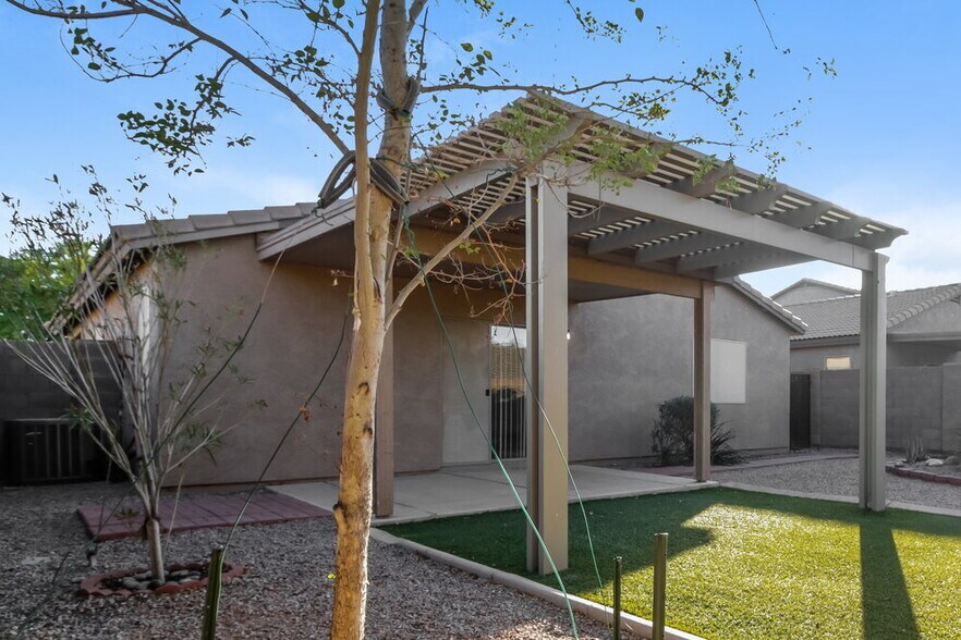 Building Photo - 43464 Colby Dr