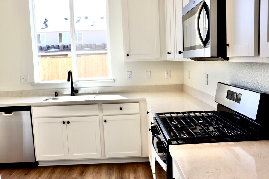 Building Photo - 1536 Minories Dr