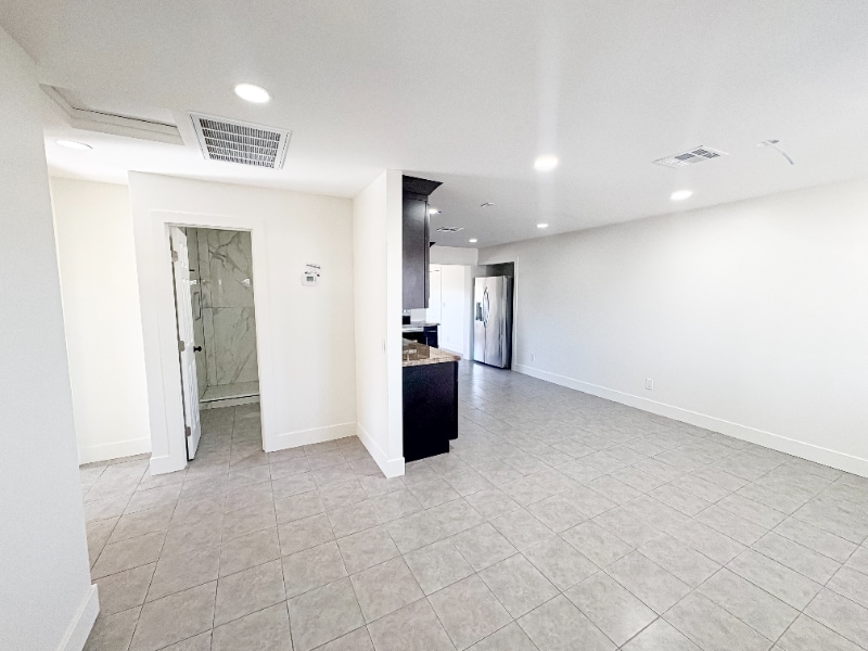 Building Photo - 458 S Mulberry