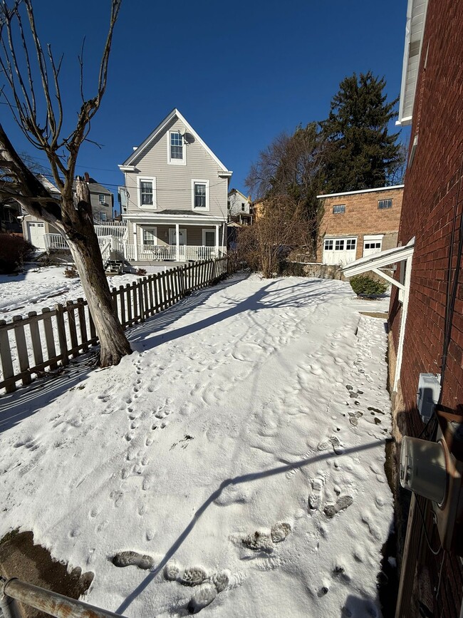 Building Photo - 1810 Crosby Ave