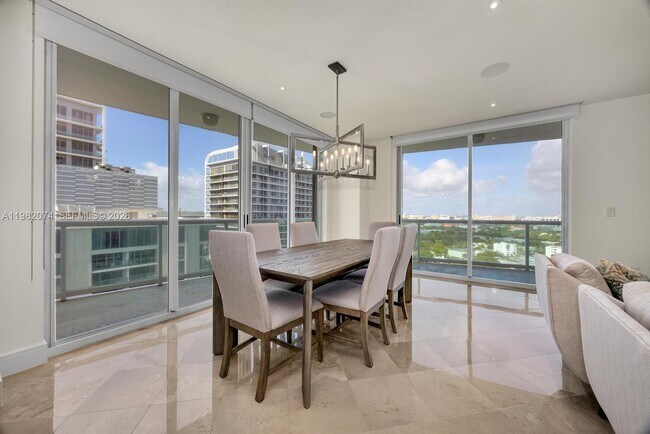 Building Photo - 2645 S Bayshore Dr