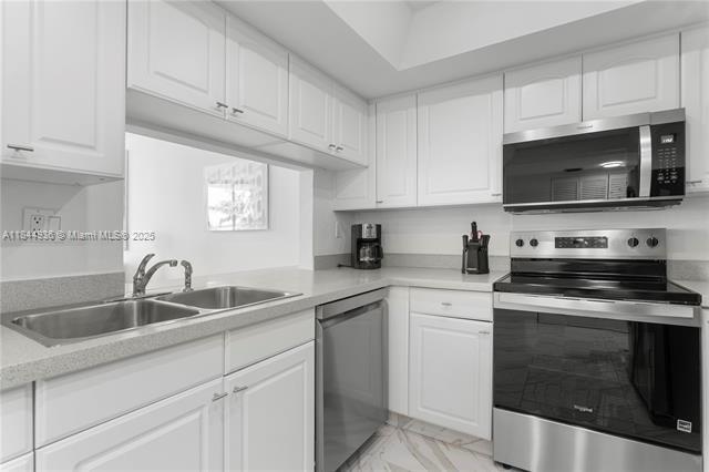 Building Photo - 520 Brickell Key Dr