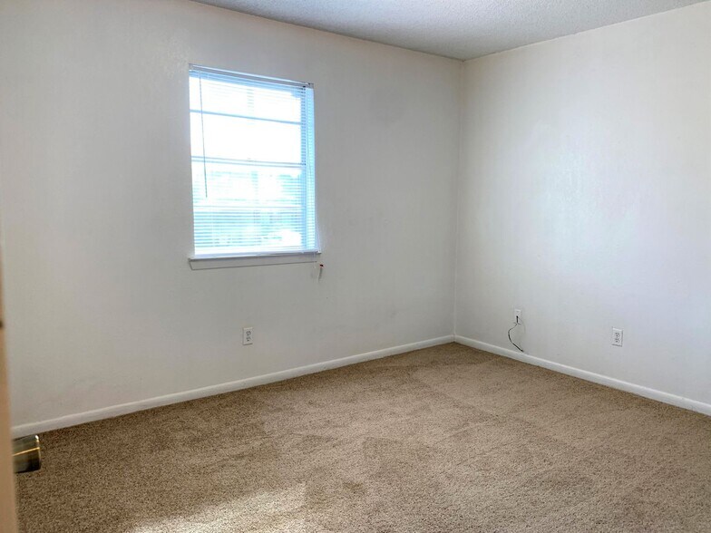 Building Photo - 917 N 7th St