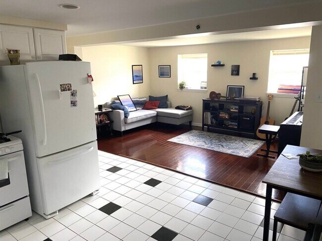 Living Room - 136 Hill St