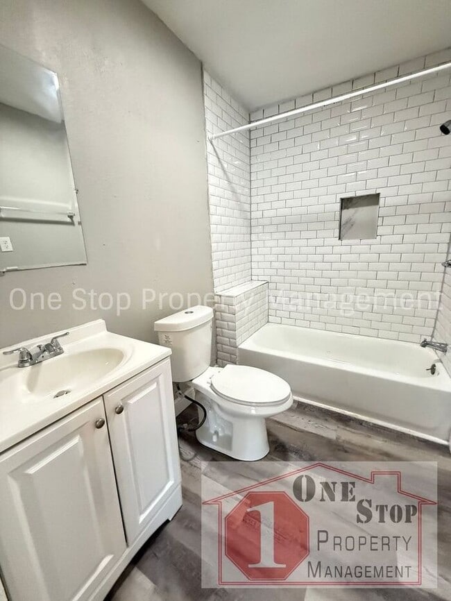 Building Photo - Spacious 3-bedroom, 2-bath in Kansas City