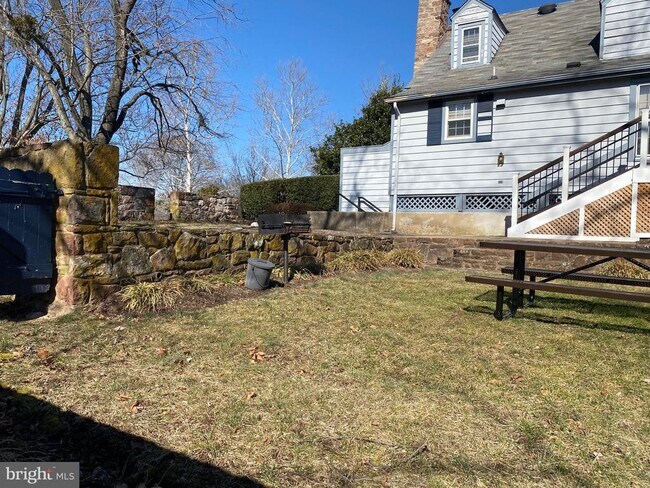 Building Photo - 5833 Orchard Hill Ct
