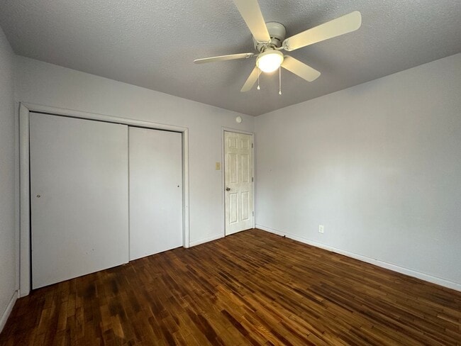 Building Photo - Charming 3 Bedroom / 2 Bathroom (1176 sf)