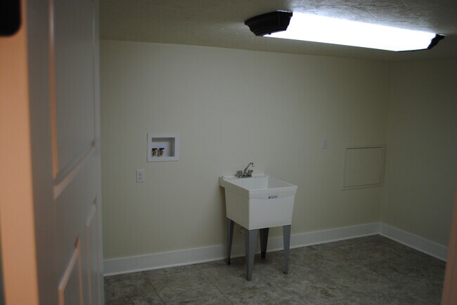 Building Photo - 333 Cecil Henderson Rd