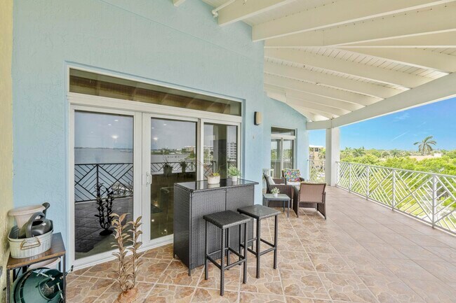 Building Photo - 309 E Ocean Ave