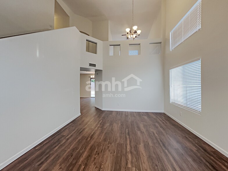 Building Photo - 10383 W Dana Ln