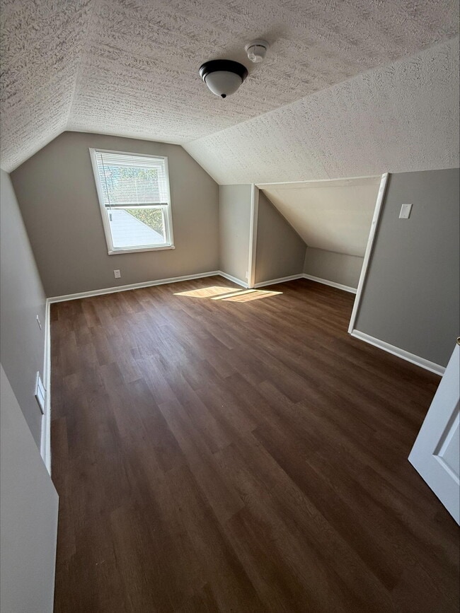 Building Photo - 826 Carneal Rd