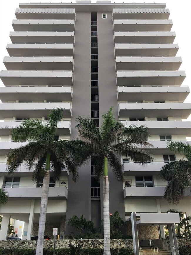 Building Photo - 9225 Collins Ave