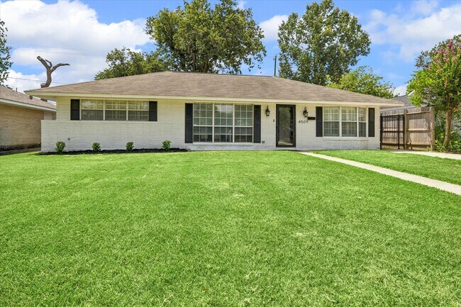 Building Photo - 4509 Libbey Dr