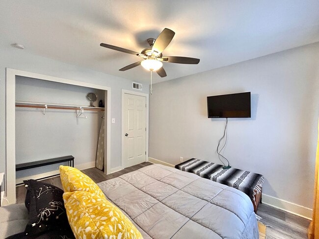 Building Photo - Modern & Cozy 2BR/2BA Home with Stylish Finishes and Natural Light