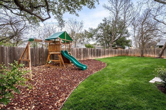 Building Photo - 916 Great Britain Blvd