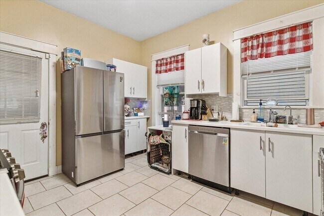 Primary Photo - 24 Weld Hill St