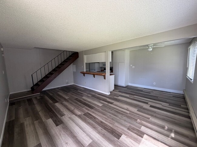 Building Photo - 641 Oakwood Dr