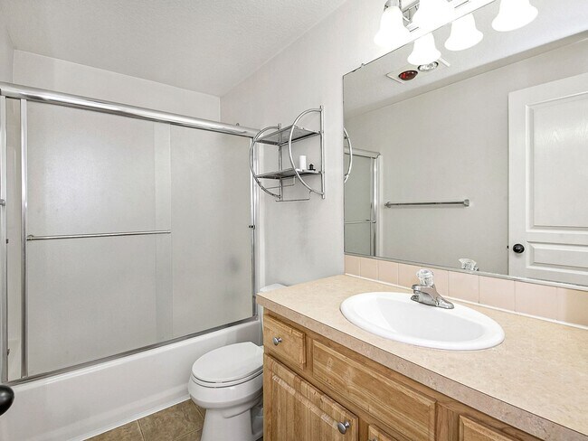 Building Photo - Cozy, lower level 2-bdrm/1-bath Hazelwood duplex. Portable AC, in-unit laundry, fenced side yard/...